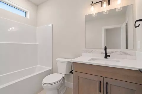 Bath - 7355 Powell Pl, Eagle, ID 83714 photo 2 of 3