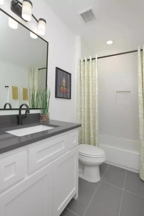 Bath - 111 Shiner Ave, Kyle, TX 78640 photo 6 of 11