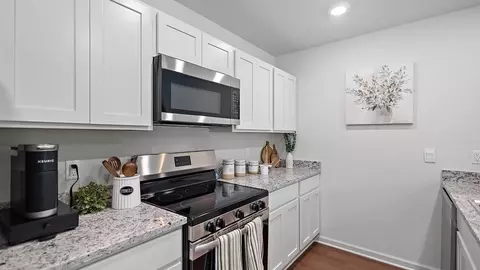 Kitchen - 340 Cedar Crest Dr, Pearl, MS 39208 photo 2 of 6
