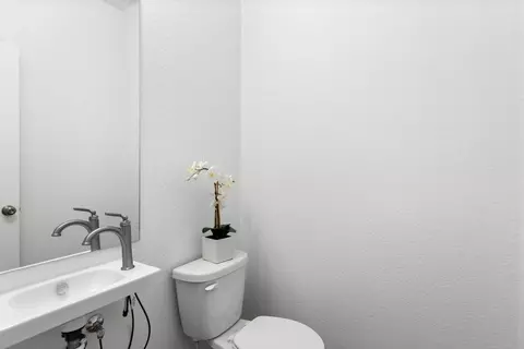 Bath - 21880 E 46th Pl, Aurora, CO 80019 photo 3 of 3