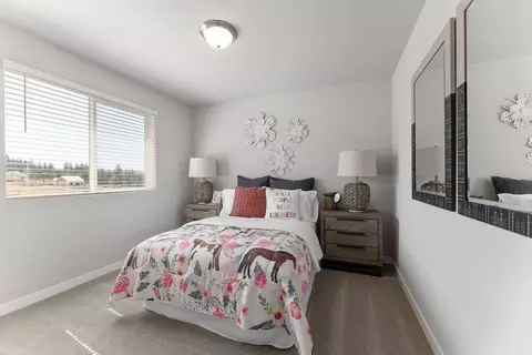 Bedroom - 173 Alder St, Eagle Point, OR 97524 photo 3 of 4