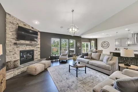 Living - 30 Morris St, Springboro, OH 45066 photo 1 of 5