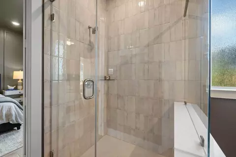 Bath - 532 Deep Sands Dr, Waller, TX 77484 photo 2 of 3