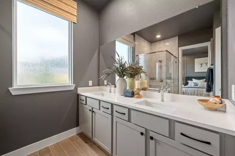 Bath - 532 Deep Sands Dr, Waller, TX 77484 photo 1 of 3