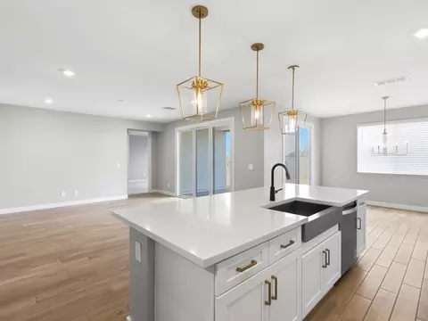 Kitchen - 1090 W Haynes Way, Apache Junction, AZ 85120 photo 3 of 8