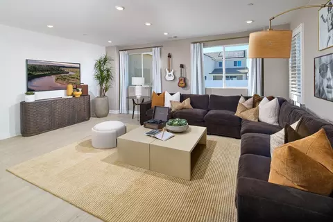 Living - 5548 Dora Way, Oceanside, CA 92057 photo 2 of 5
