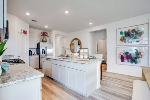 Kitchen - 727 Willow Grove Ln, Rosenberg, TX 77471 photo 5 of 9