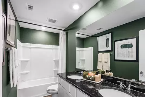 Bath - 727 Willow Grove Ln, Rosenberg, TX 77471 photo 7 of 8