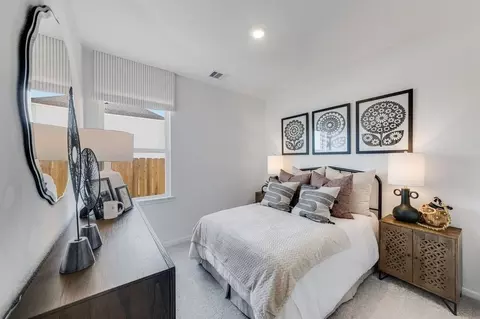 Bedroom - 727 Willow Grove Ln, Rosenberg, TX 77471 photo 17 of 19