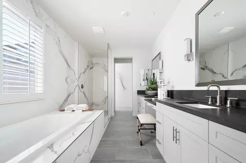 Bath - 1381 Amanda Gln, Escondido, CA 92029 photo 2 of 4