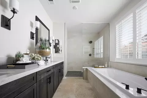Bath - 1381 Amanda Gln, Escondido, CA 92029 photo 1 of 4