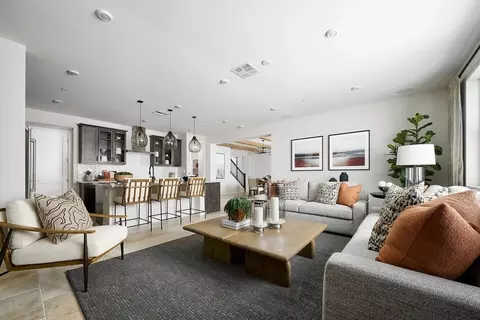 Living - 1381 Amanda Gln, Escondido, CA 92029 photo 2 of 5