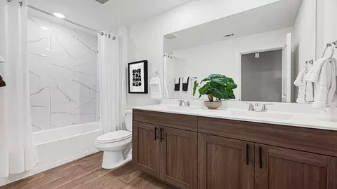 Bath - 1004 Switchgrass Ct, Sealy, TX 77474 photo 3 of 3