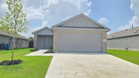 320 Trail Ct, Keene, TX 76059