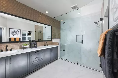 Bath - 301 Triangular Rd, San Marcos, CA 92078 photo 1 of 3