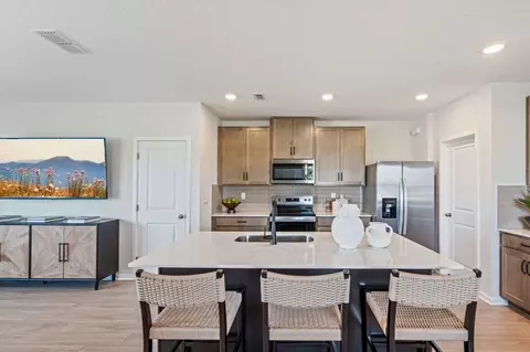 Kitchen - 5030 Orinoco Ln, Saint Cloud, FL 34771 photo 2 of 5