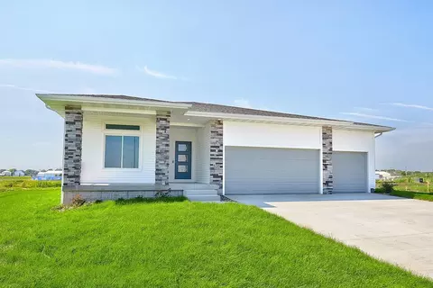 5401 167th St, Urbandale, IA 50323