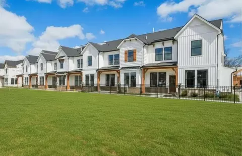 222 Lantana Dr, Brighton, MI 48116