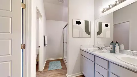 Bath - 1561 Meadows Dr, Benton, AR 72019 photo 1 of 1