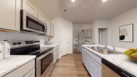 Kitchen - 1561 Meadows Dr, Benton, AR 72019 photo 2 of 5