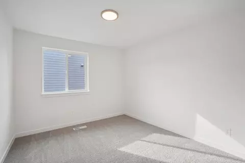 Bedroom - 173 Alder St, Eagle Point, OR 97524 photo 1 of 3