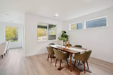 Dining - 173 Alder St, Eagle Point, OR 97524 photo 2 of 3