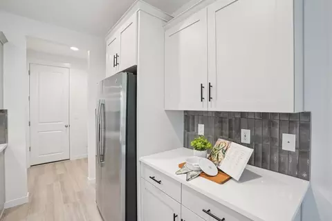 Kitchen - 173 Alder St, Eagle Point, OR 97524 photo 1 of 5