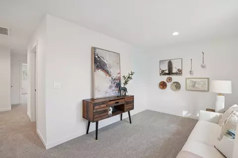 Entry Way - 173 Alder St, Eagle Point, OR 97524 photo 1 of 2