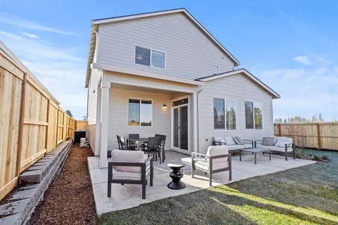 Exterior - 173 Alder St, Eagle Point, OR 97524 photo 6 of 6