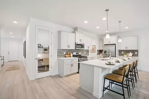 Kitchen - 173 Alder St, Eagle Point, OR 97524 photo 4 of 4