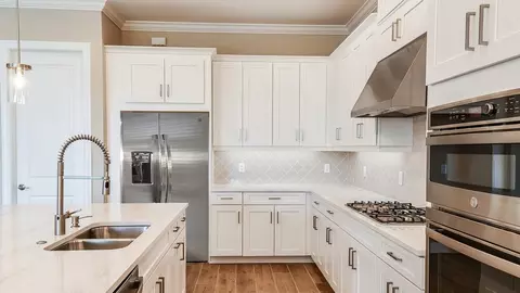 Kitchen - 1009 Tassleflower Trl, Saint Cloud, FL 34771 photo 10 of 54