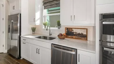 Kitchen - 1009 Tassleflower Trl, Saint Cloud, FL 34771 photo 35 of 54