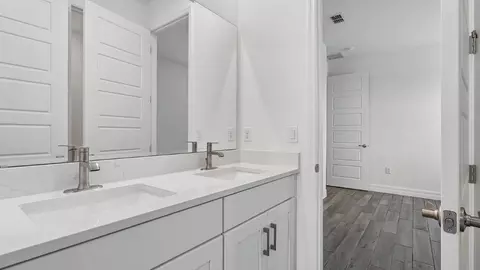 Bath - 3980 Kennebunk Loop, Mount Dora, FL 32757 photo 4 of 4