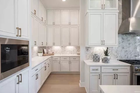 Kitchen - 99 James Estates Dr, Fulshear, TX 77441 photo 4 of 7