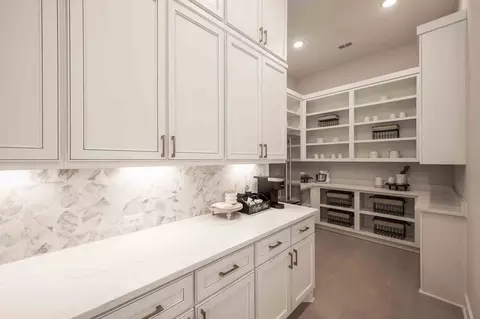 Kitchen - 99 James Estates Dr, Fulshear, TX 77441 photo 6 of 7