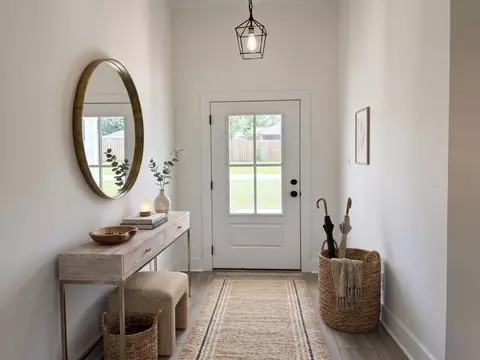 Entry Way - 5904 Luckenbach Ln, Crestview, FL 32539 photo 1 of 4