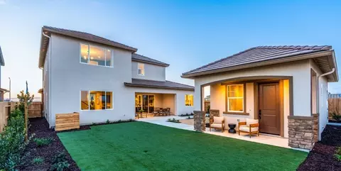 Exterior - 294 N Vista Ave, Fowler, CA 93625 photo 5 of 9