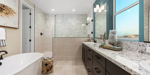 Bath - 294 N Vista Ave, Fowler, CA 93625 photo 2 of 3