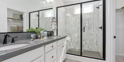 Bath - 294 N Vista Ave, Fowler, CA 93625 photo 3 of 3