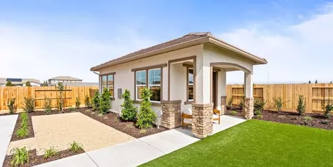Exterior - 294 N Vista Ave, Fowler, CA 93625 photo 6 of 9