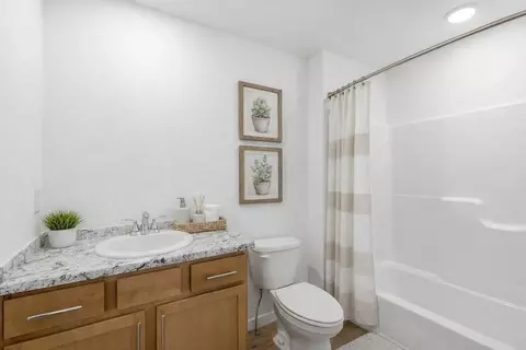 Bath - 879 S Orchard Way, Springfield, MO 65802 photo 3 of 4