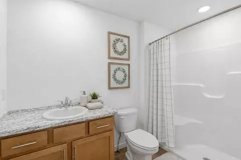 Bath - 879 S Orchard Way, Springfield, MO 65802 photo 4 of 4