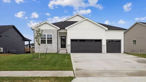 590 NW Concord Ln, Waukee, IA 50263