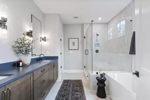 Bath - 1932 Repose Dr, Chamblee, GA 30341 photo 1 of 5