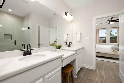 Bath - Undisclosed, Laredo, TX 78046 photo 1 of 7