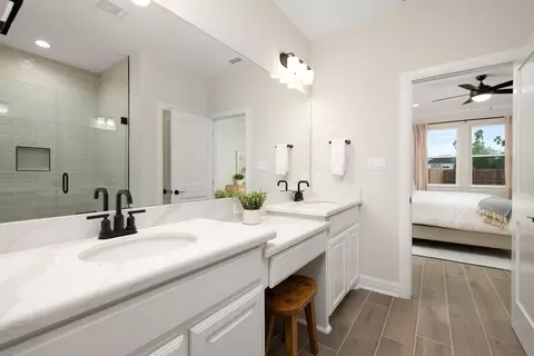 Bath - 119 Cabin St, Laredo, TX 78046 photo 1 of 7