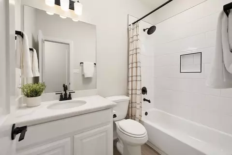 Bath - Undisclosed, Laredo, TX 78046 photo 4 of 7