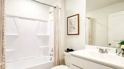 Bath - 2186 86th Dr, Vero Beach, FL 32966 photo 2 of 2