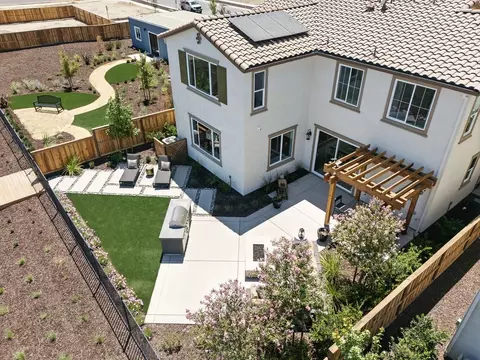 Exterior - 4329 Tullamore Ave, Lathrop, CA 95330 photo 6 of 27