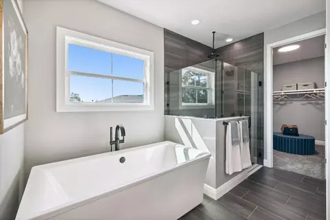 Bath - 3386 Yellow Leaf Cir, Spring Hill, FL 34609 photo 2 of 4
